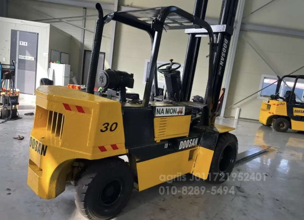 Doosan Forklift 두산3톤하이마스타  측면