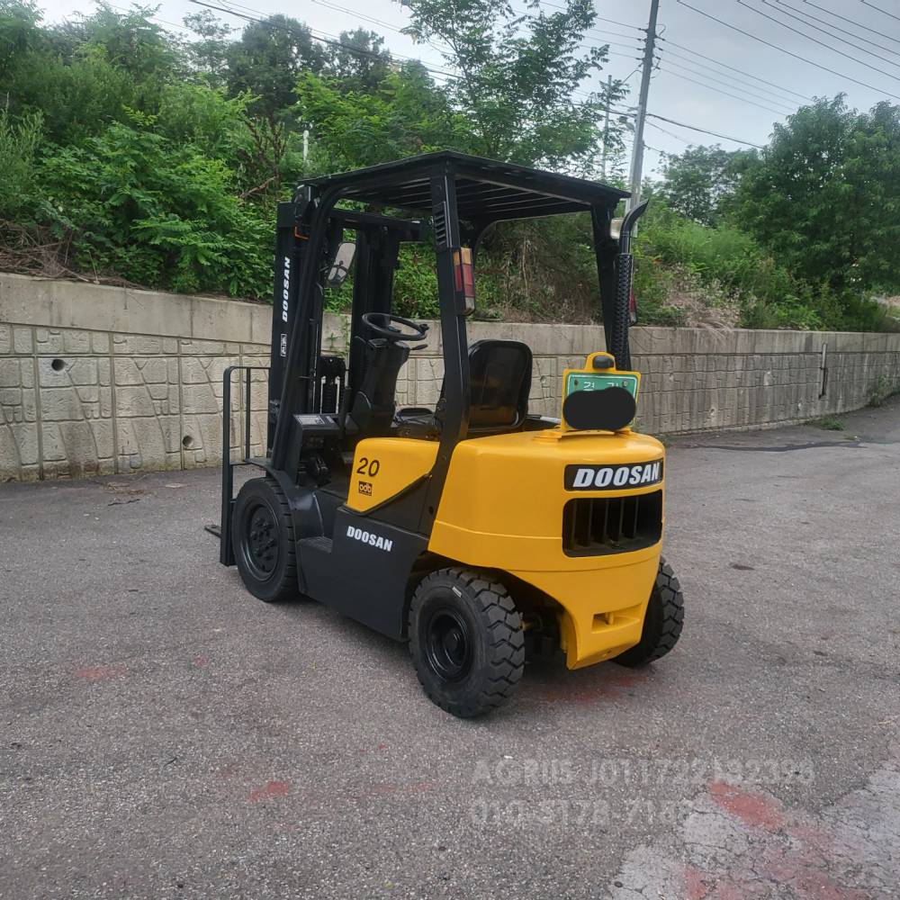 Doosan Forklift 중고지게차 두산 D20S-3 디젤 2톤 3단 지게차 3단마스트  사진 7