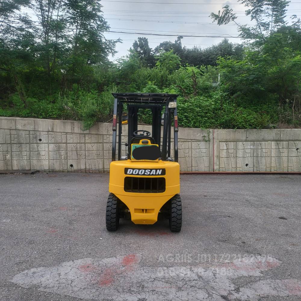 Doosan Forklift 중고지게차 두산 D20S-3 디젤 2톤 3단 지게차 3단마스트  사진 8