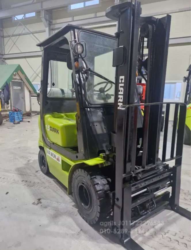 Samsung Forklift 삼성 1.5톤 자동발싸이드쉬프트 장착복합형 가스지게차  운전석