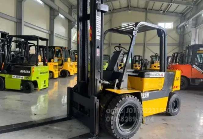  Forklift 두산3톤 하이마스타 5미터상승  뒤우측면