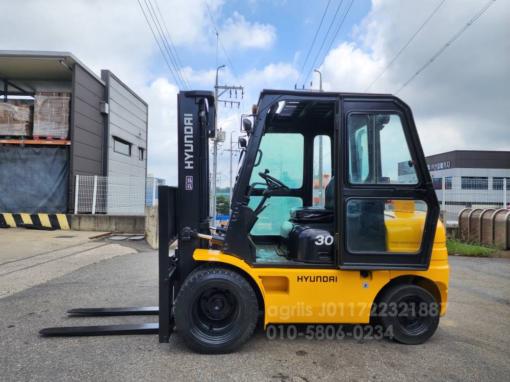 Hyundai Forklift HDF3톤 더블타이어 지게차  뒤우측면