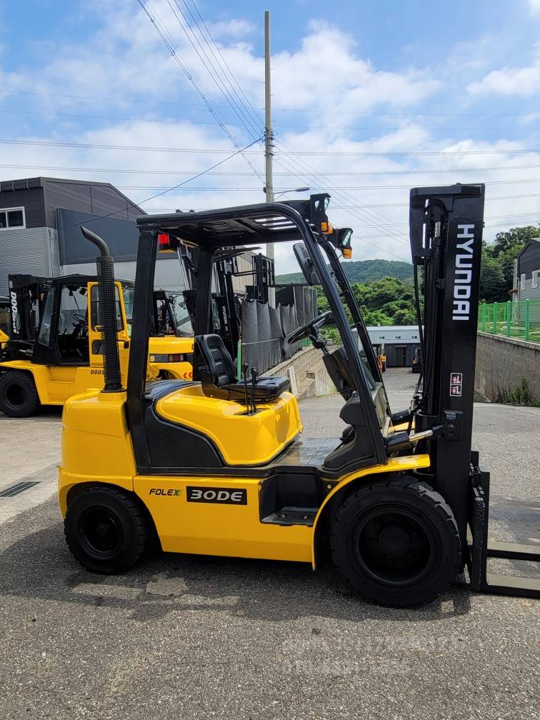 Hyundai Forklift 현대포렉스3톤중고지게차  엔진내부