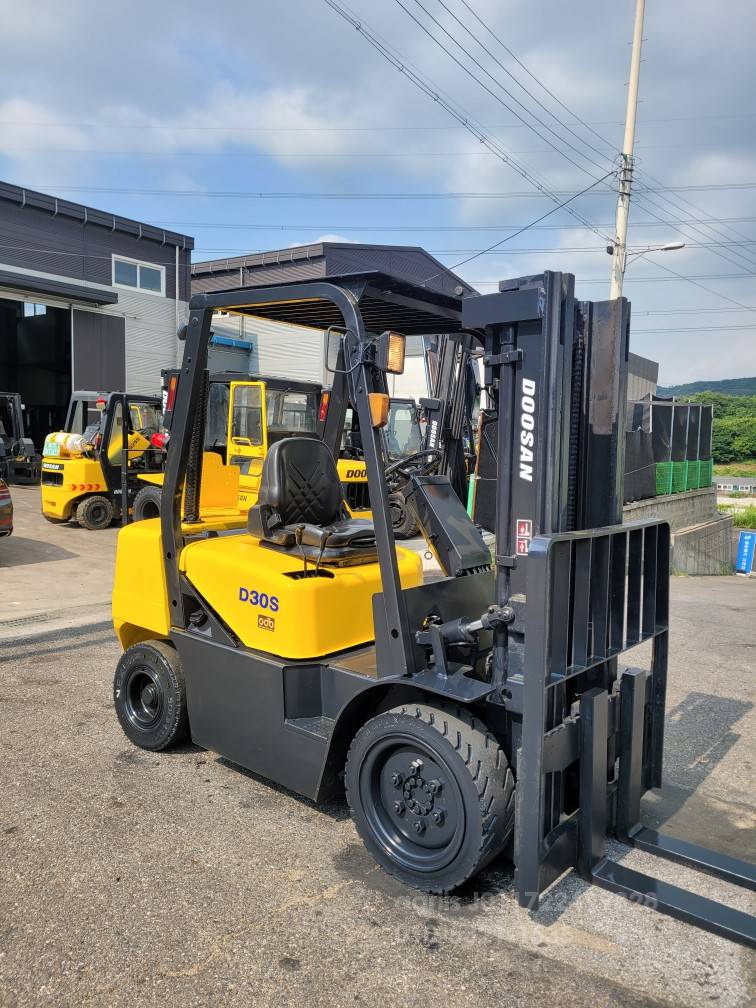 Doosan Forklift 두산 D30S-3중고지게차   운전석