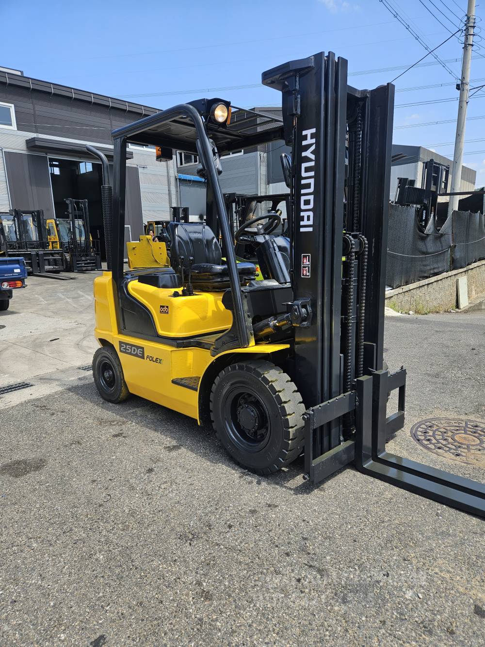 Hyundai Forklift 포렉스2.5톤3단중고지게차  엔진내부