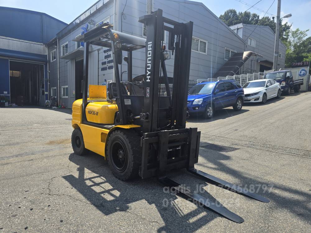 Hyundai Forklift HDF3톤 싸이드쉬프트 지게차  엔진내부