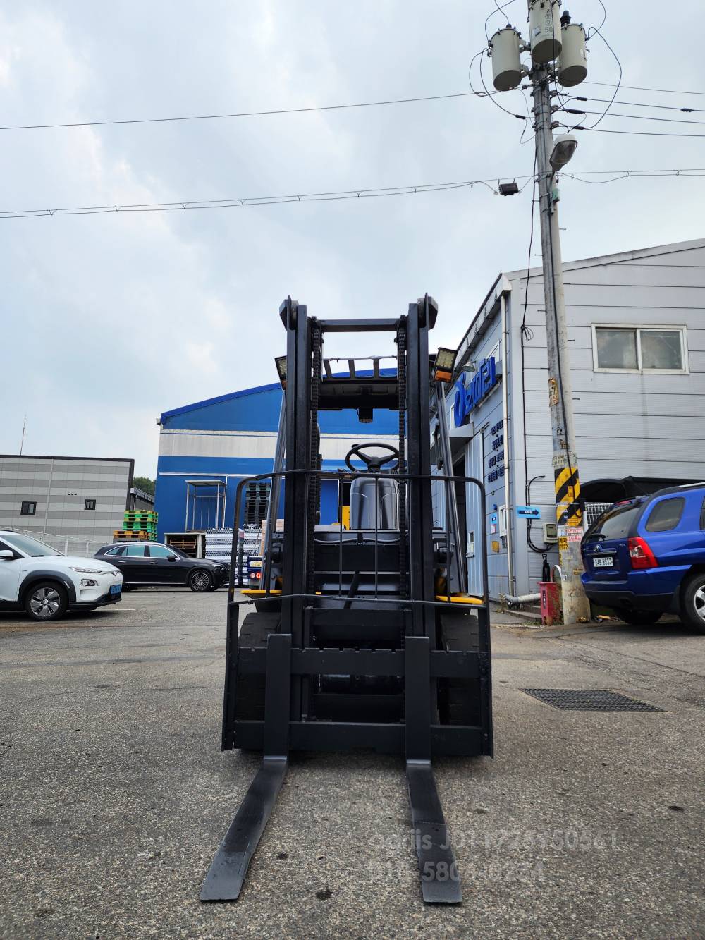 Hyundai Forklift 포렉스2.5톤12년식지게차  측면