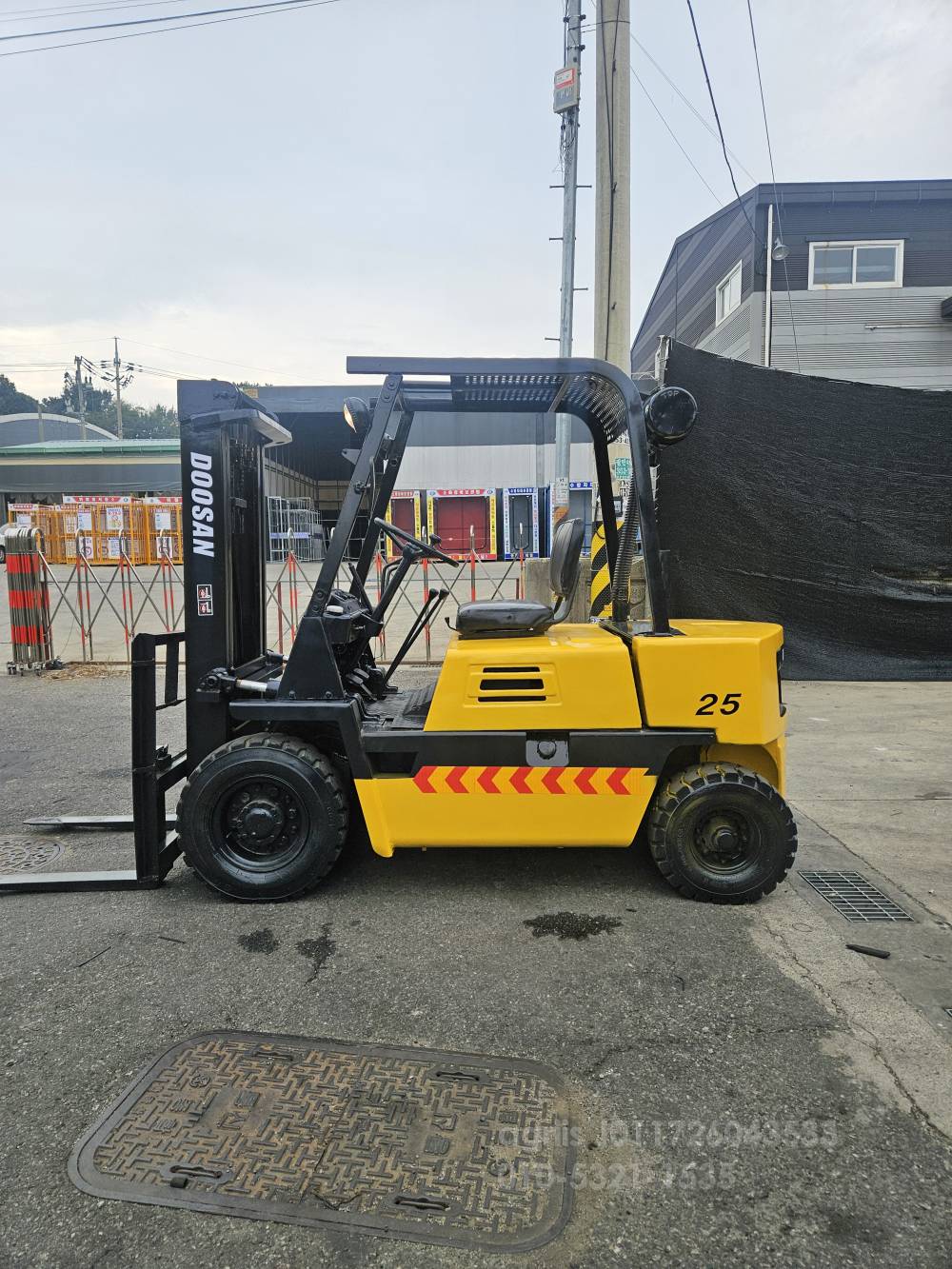 Doosan Forklift 두산2.5톤중고지게차  뒤우측면