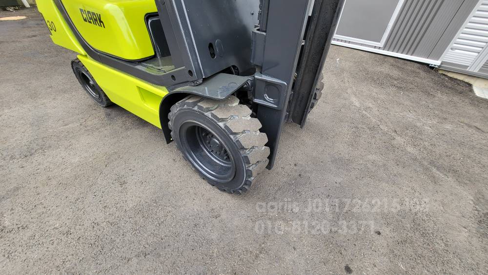 Clark Forklift FX30D  운전석