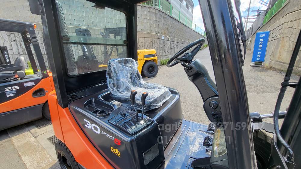 Doosan Forklift D30S-5 3단마스트  엔진내부