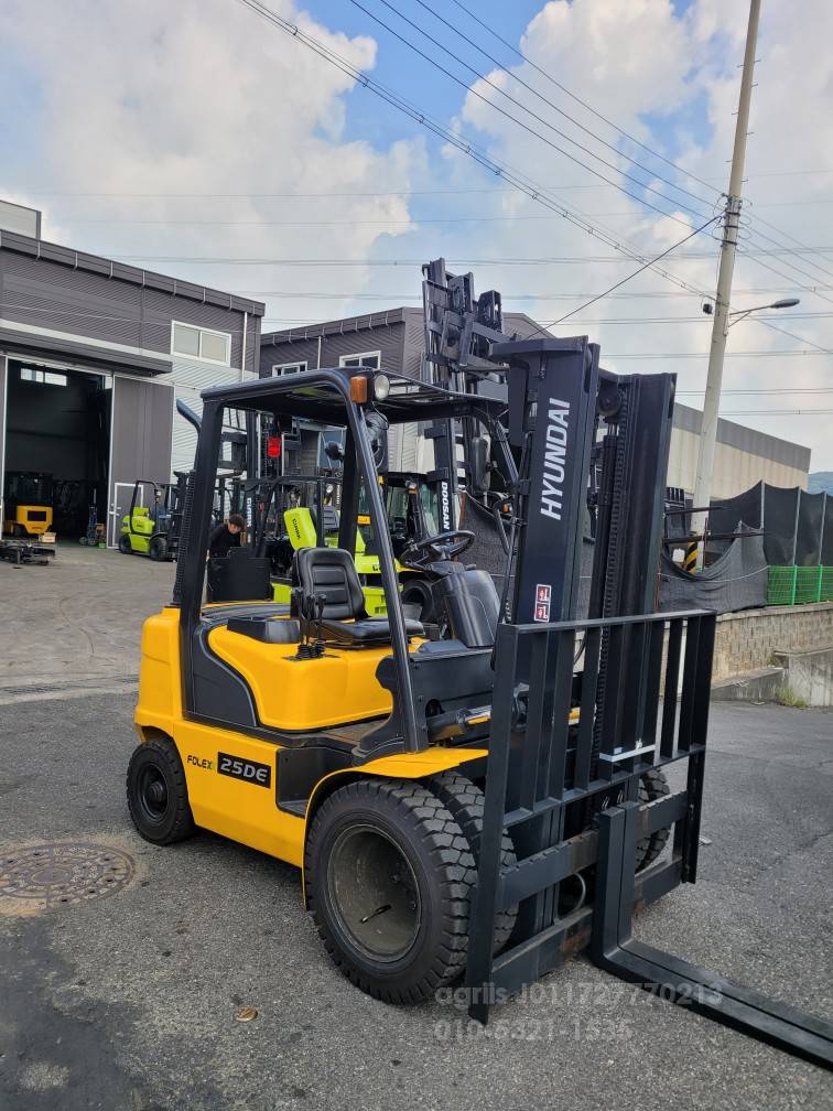 Hyundai Forklift 현대2.5톤더블타이어  운전석