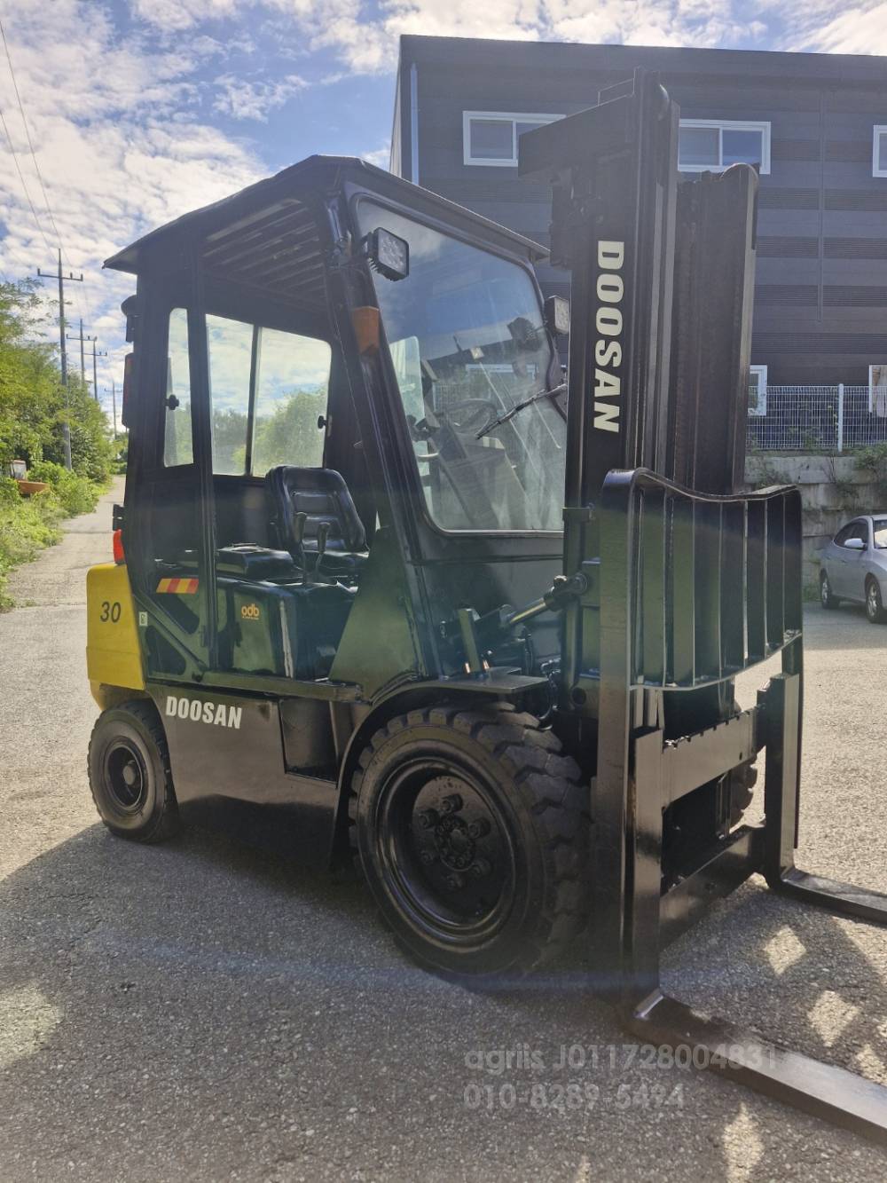 Doosan Forklift 두산3톤 디젤지게차 습식브레이크  측면