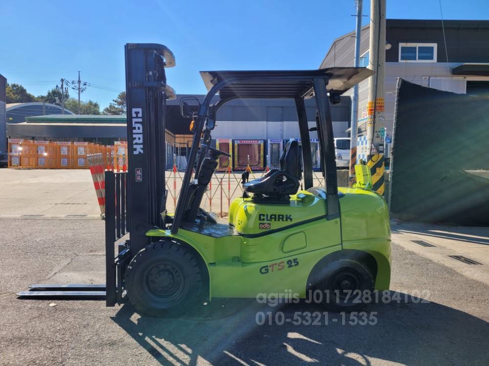 Clark Forklift GTS2.5톤중고지게차  뒤우측면