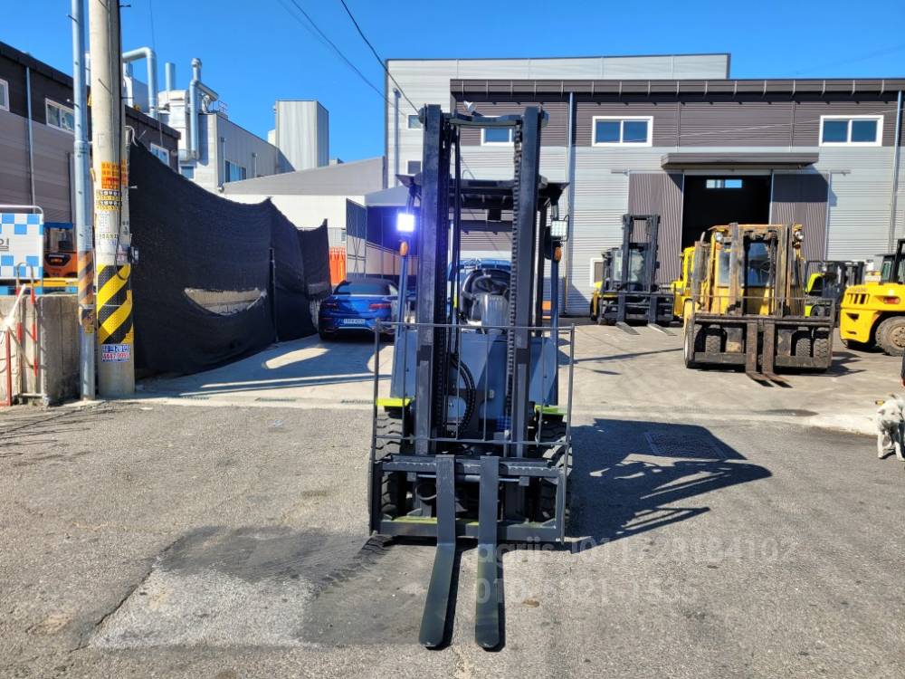 Clark Forklift GTS2.5톤중고지게차  측면