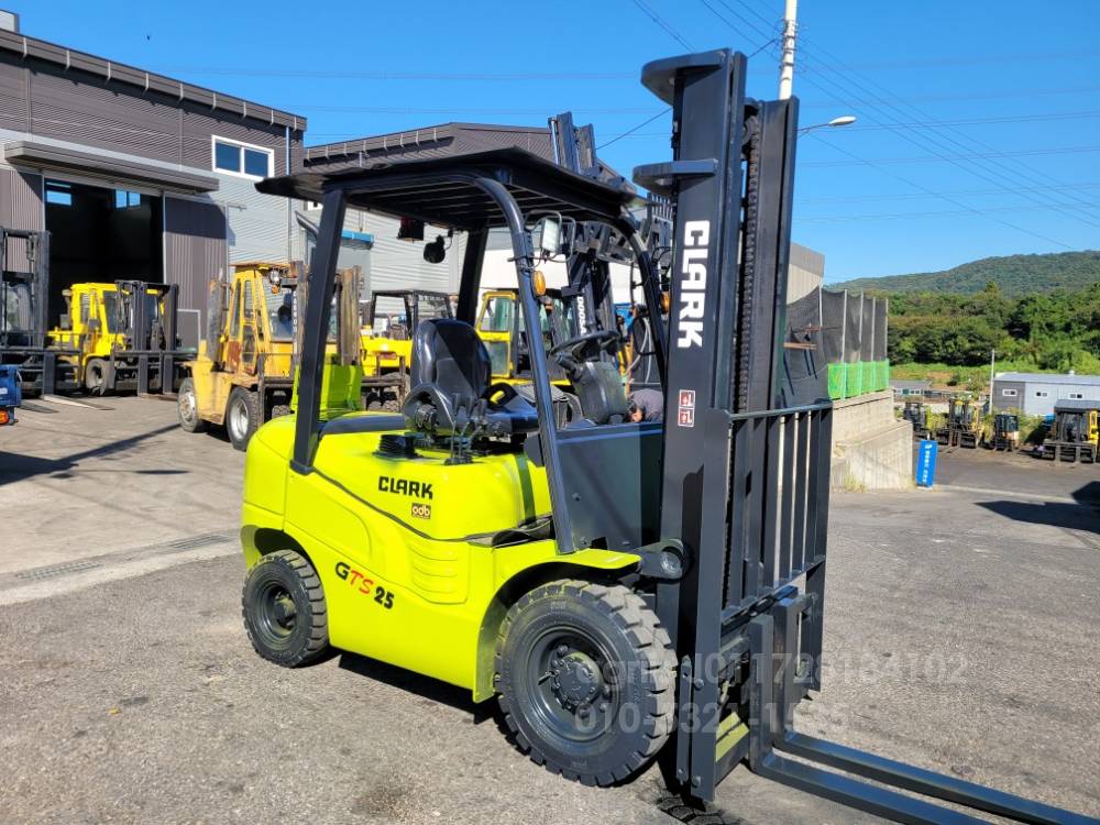 Clark Forklift GTS2.5톤중고지게차  운전석