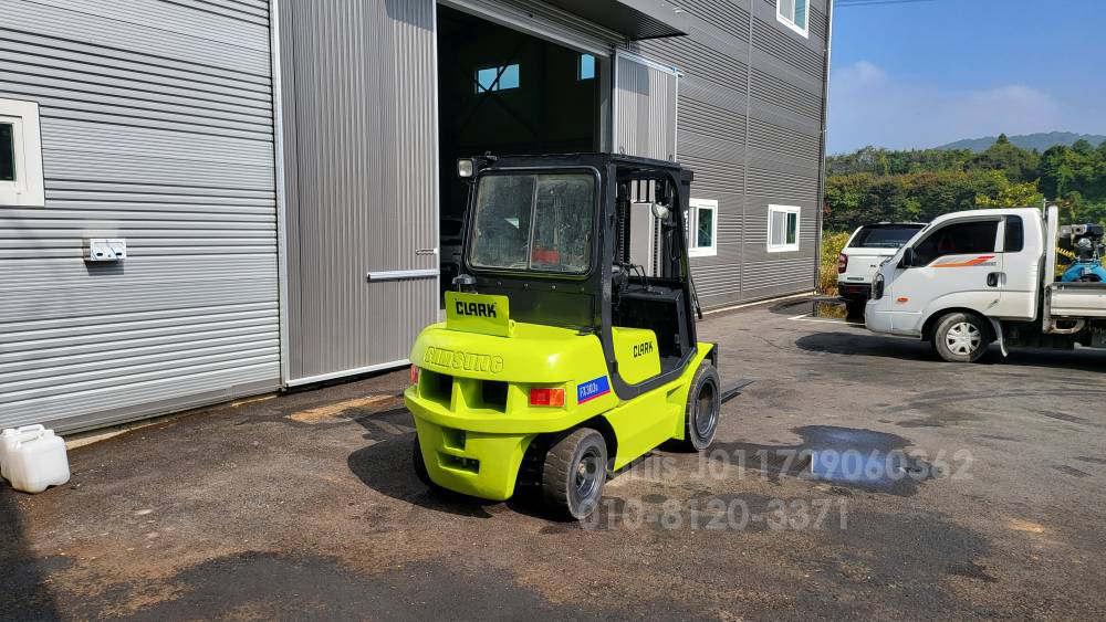 Clark Forklift FX30D  측면