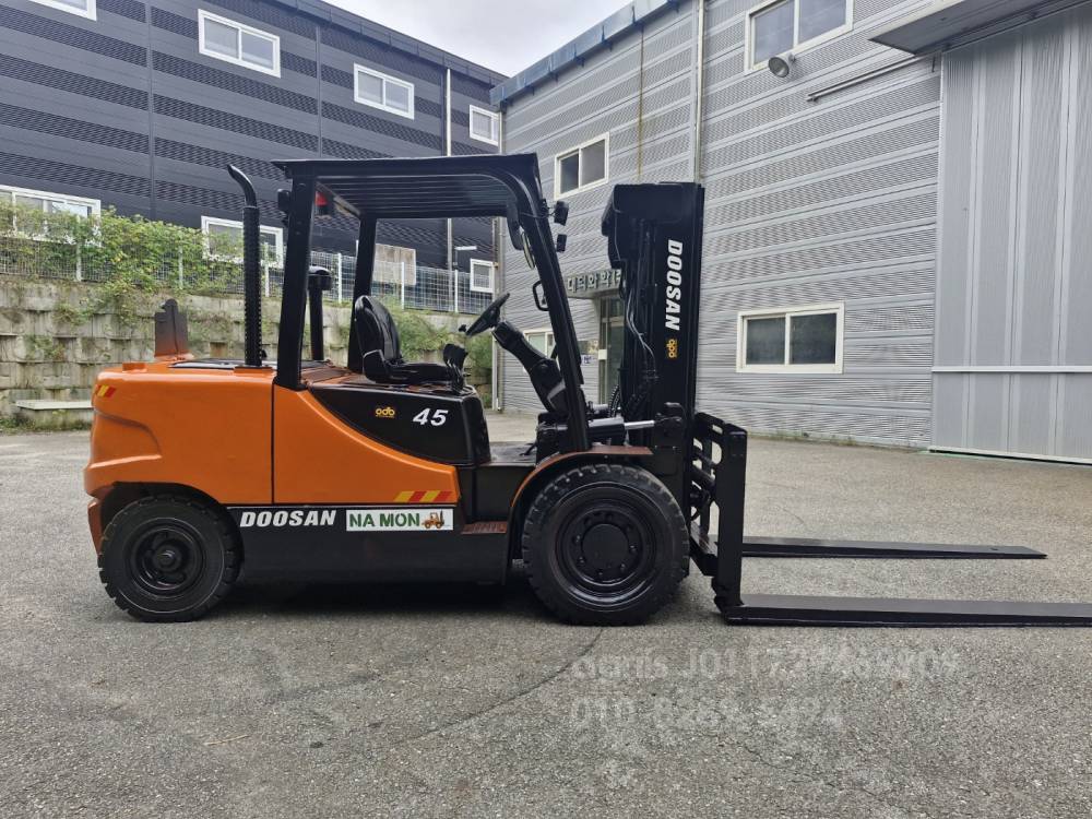 Doosan Forklift 두산4.5톤자동발3단마스타  사진 7