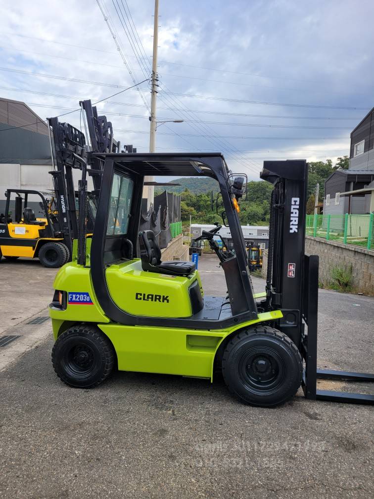 Clark Forklift 클라크FX2톤 중고지게차  엔진내부