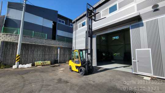 Hyundai Forklift 3톤 17년식 3단마스트 자동발 