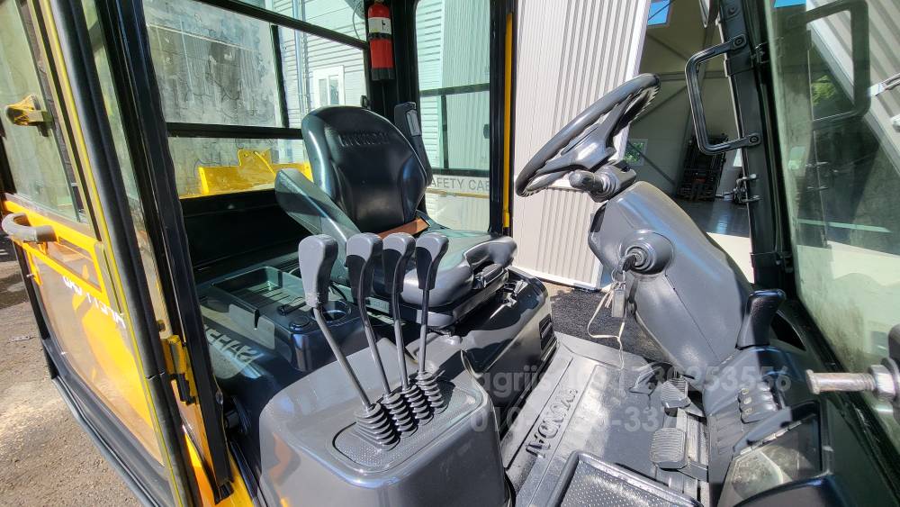 Hyundai Forklift 3톤 17년식 3단마스트 자동발  엔진내부