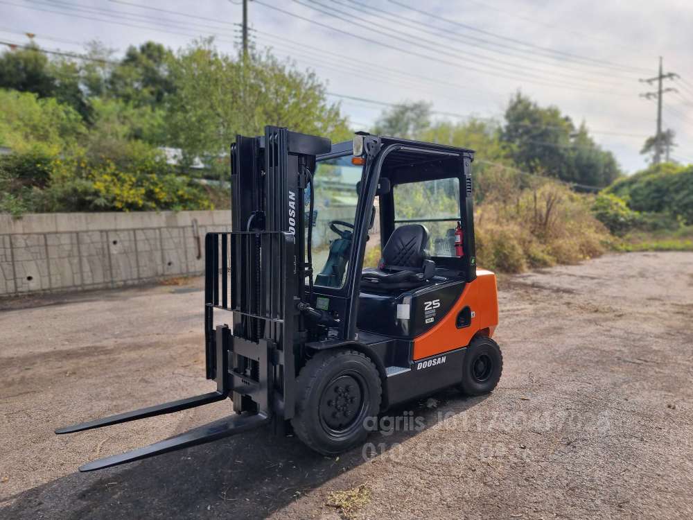 Doosan Forklift 지게차  측면