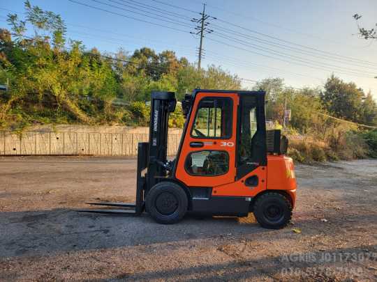 Doosan Forklift 중고지게차 두산 D30S-5 디젤 3단 지게차특A급캐빈히터에어컨.과속경보기등 