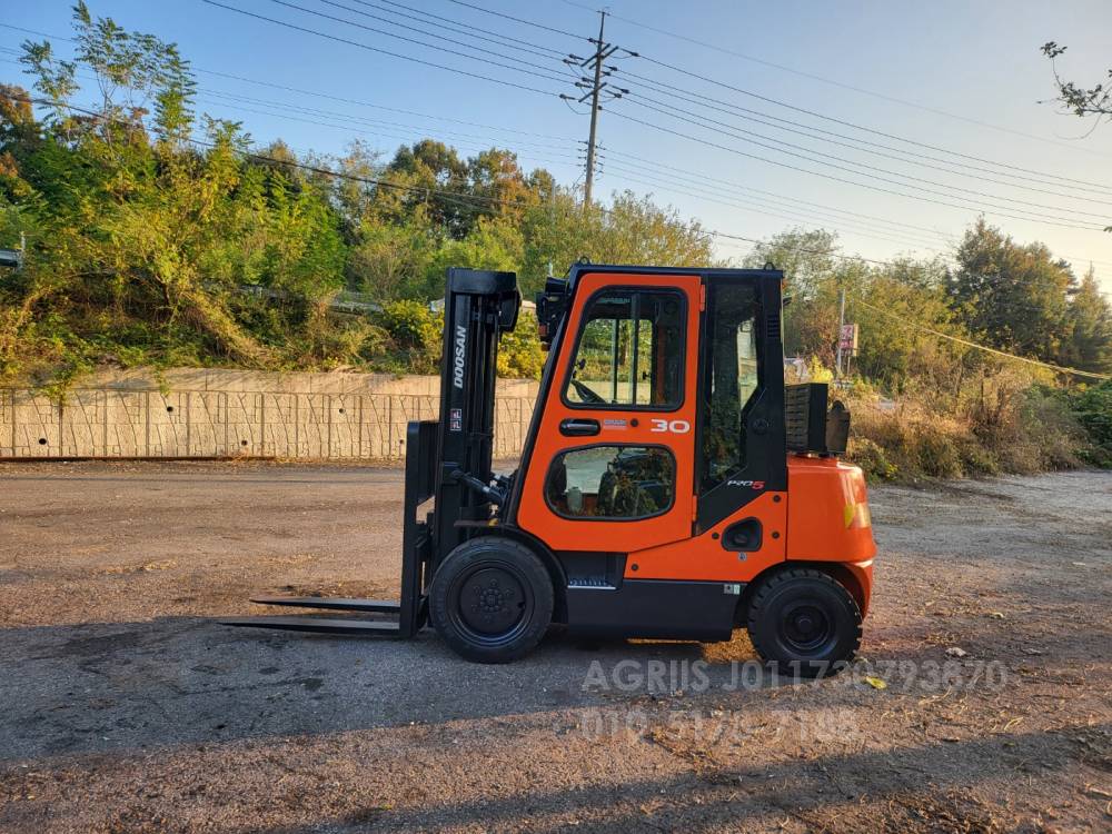 Doosan Forklift 중고지게차 두산 D30S-5 디젤 3단 지게차특A급캐빈히터에어컨.과속경보기등 