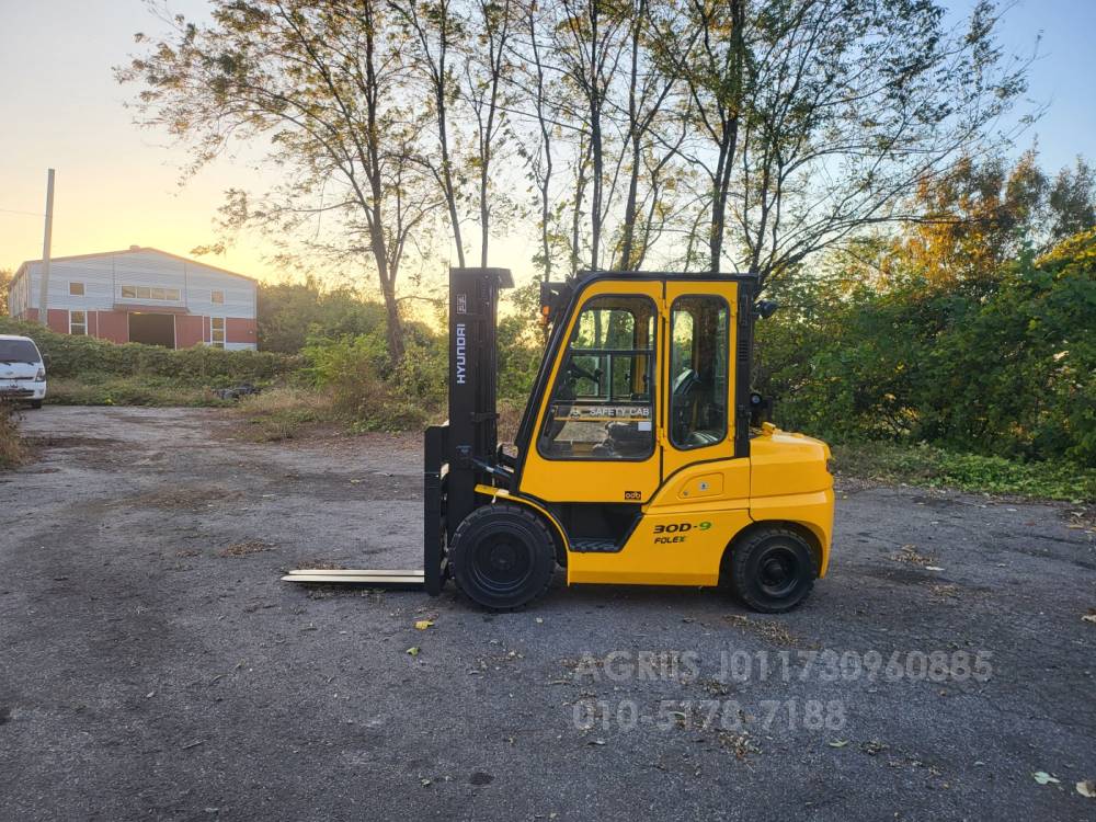  Forklift 중고지게차 현대 포렉스30D-9 디젤 3단 지게차3단 캐빈히터 봉타입 편개식자동발  뒤우측면