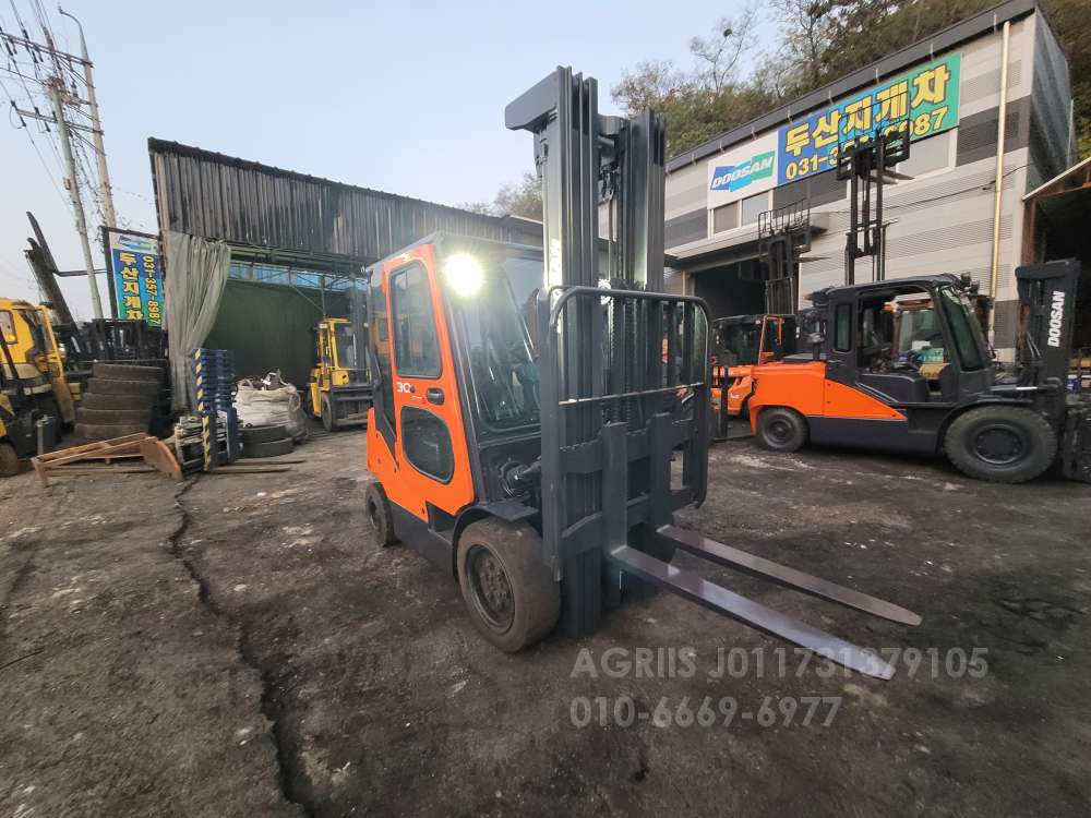  Forklift 지게차  측면