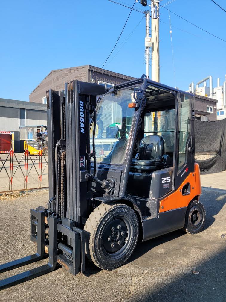 Doosan Forklift 두산2.5톤3단자동발중고지게차 