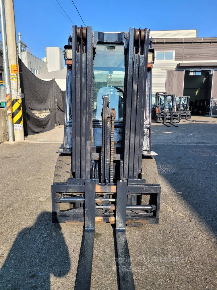 Doosan Forklift 두산2.5톤3단자동발중고지게차  측면