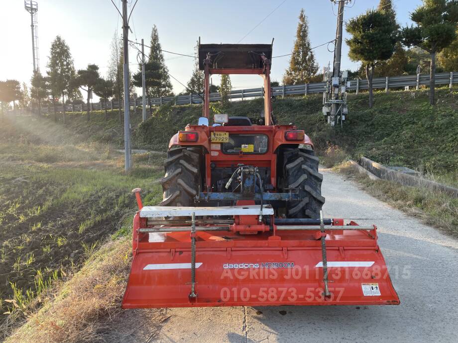 Daedong Tractor D50 (50hp) 측면