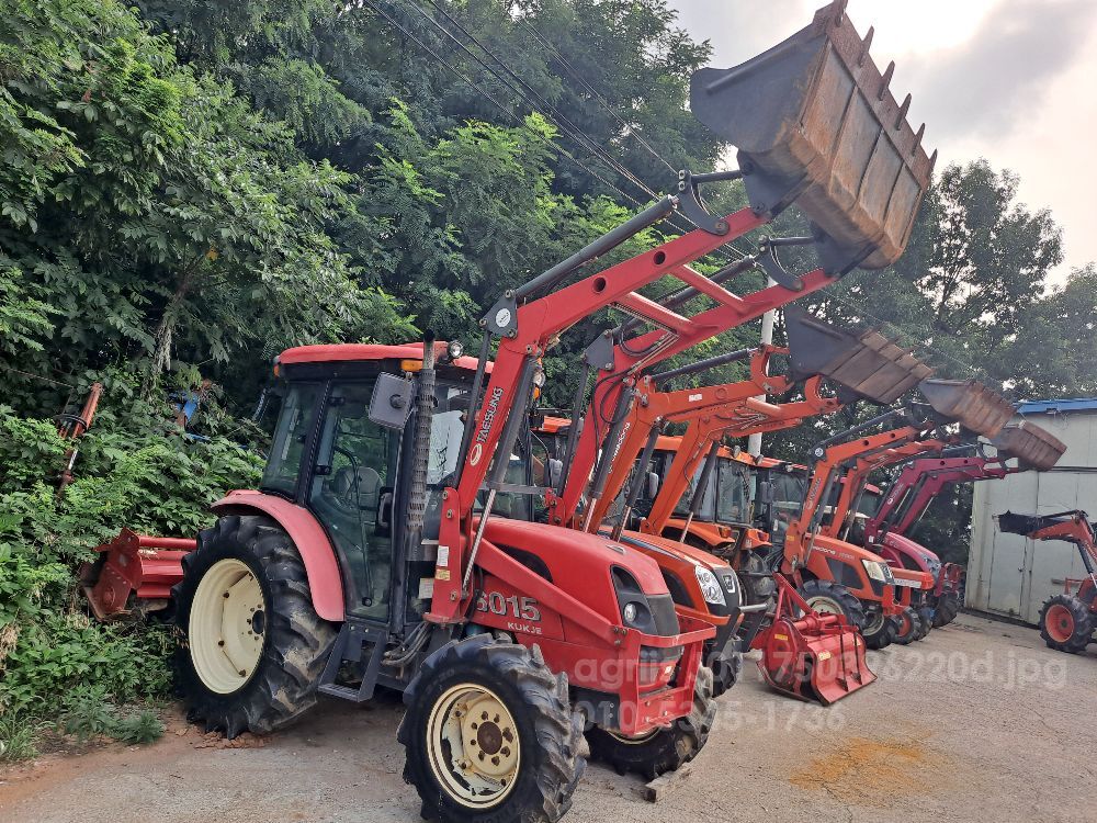 국제 트랙터 6015 (60마력) 뒤우측면