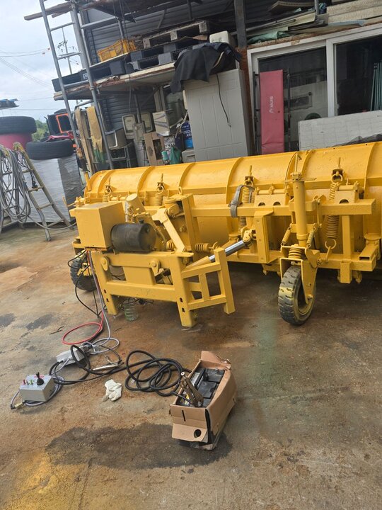 이텍  제설기 3200 앞좌측면