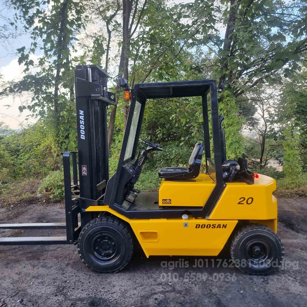 두산 지게차 2톤 디젤 (2톤) 뒤우측면