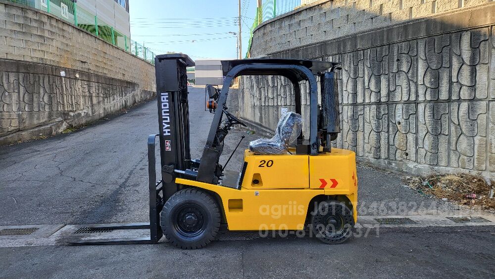 현대 지게차 PF20M (2톤) 뒤우측면