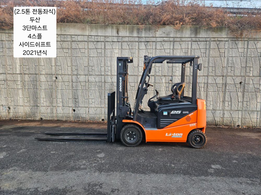 두산 지게차 중고 B25NS 전동좌식 2.5톤 (3단, 4스플,사이드쉬프트) (2.5톤)