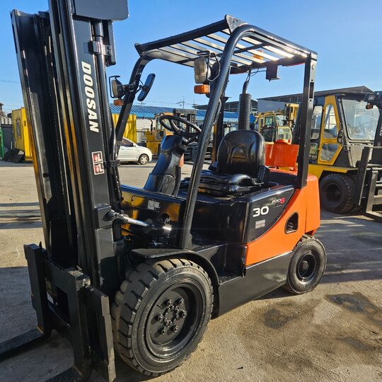 두산 지게차 D30S-5 (3톤)