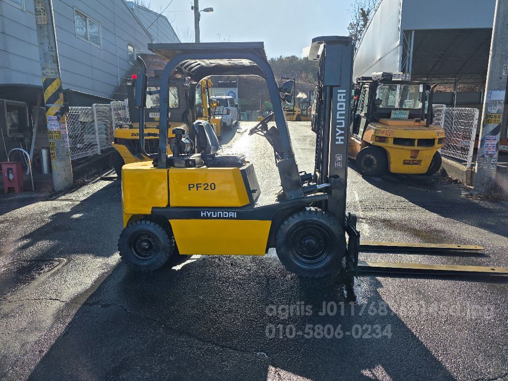 현대 지게차 PF2톤 디젤 650만 (2톤) 뒤우측면