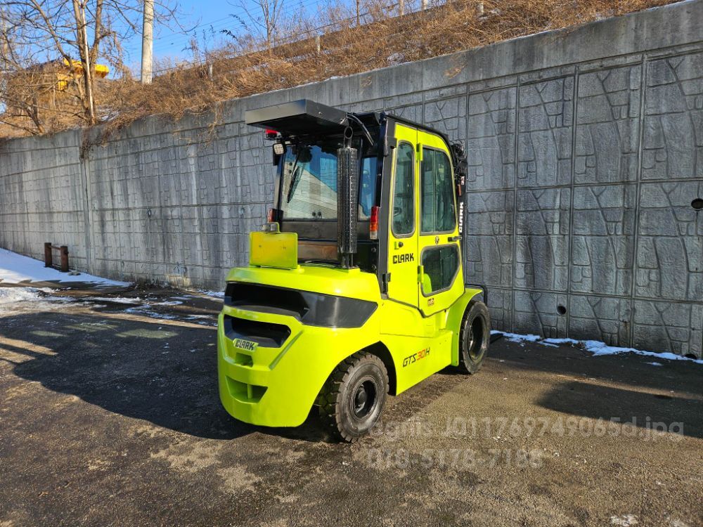 클라크 지게차 중고 GTS30H (3단) 디젤 3톤 3단 (3스풀, 3단마스트, 캐빈, 냉난방, 후방카메라) (3톤) 뒤우측면