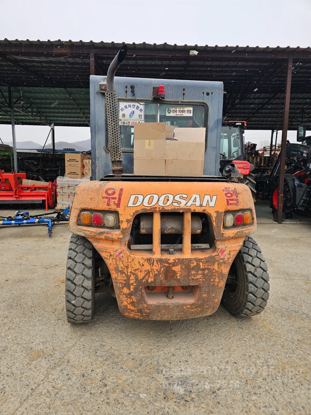 두산 지게차 D50S-5 (5톤) 뒤우측면