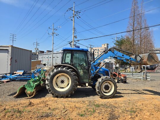 LS Tractor TN75 (75hp) 앞좌측면