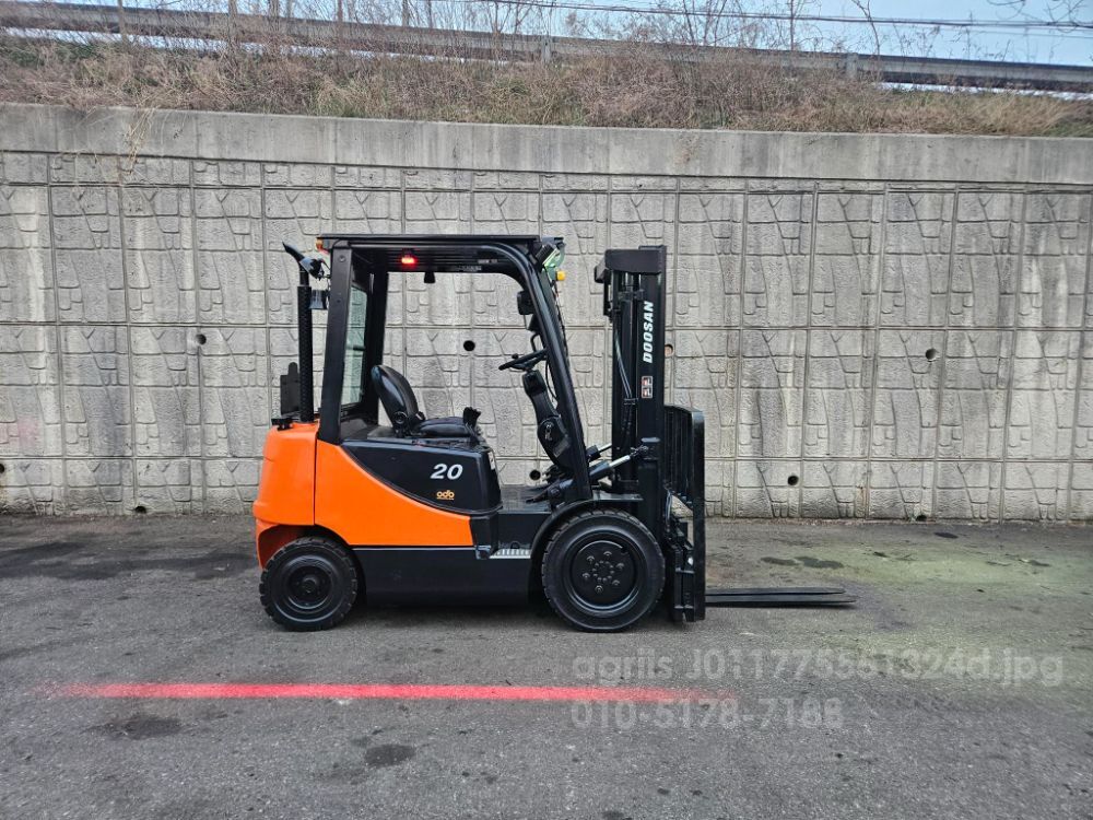 Doosan Forklift 중고 D20S-5 디젤 2톤 (자동발) 뒤우측면