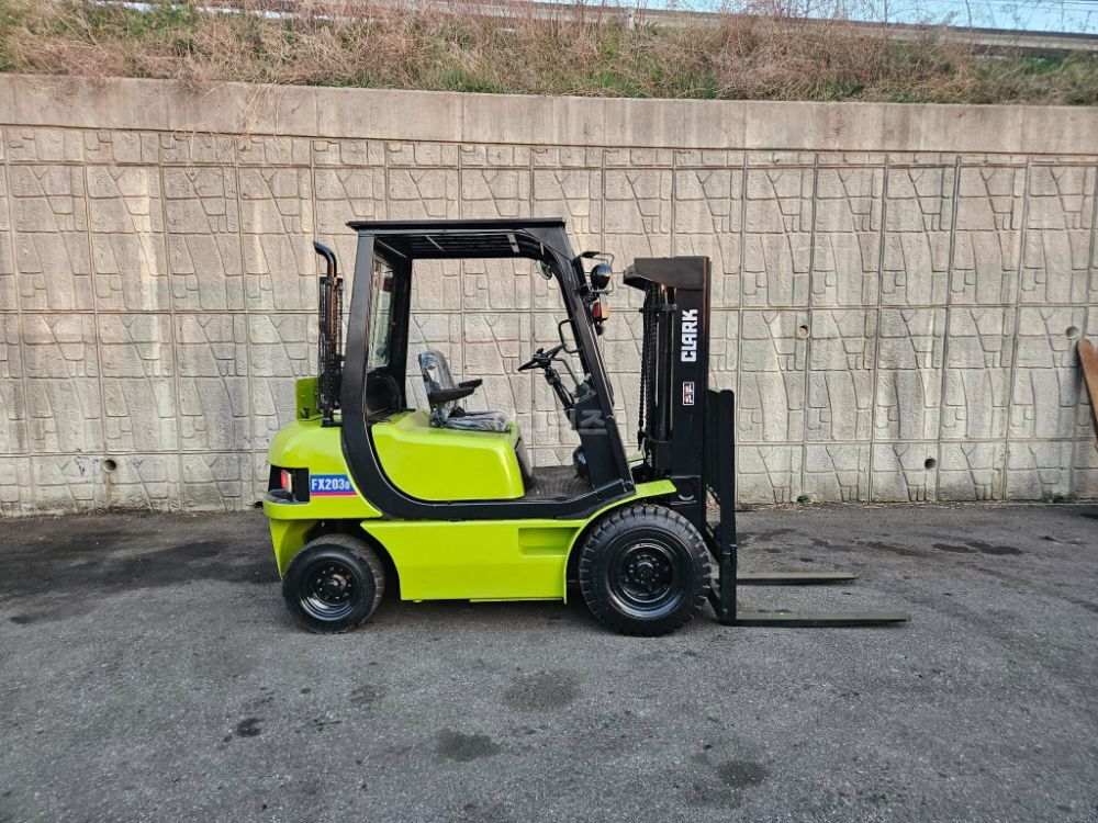 Clark Forklift 중고 FX203D 디젤 2톤 3단 (3단마스트) 뒤우측면