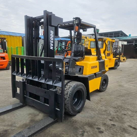 Doosan Forklift FD4톤 (4톤)