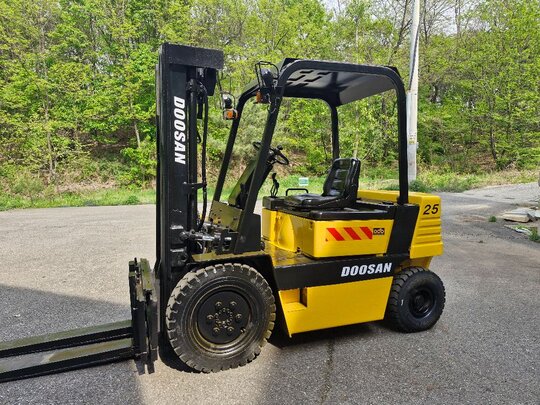  Forklift 두산2.5톤 디젤 (2.5톤)