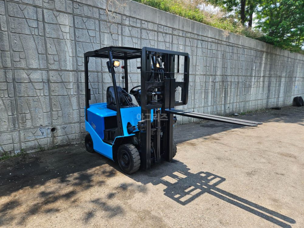 Sumitomo Forklift 중고 1.5톤 좌식형 전동 (사이드쉬프트, 풀프리마스트) 뒤우측면