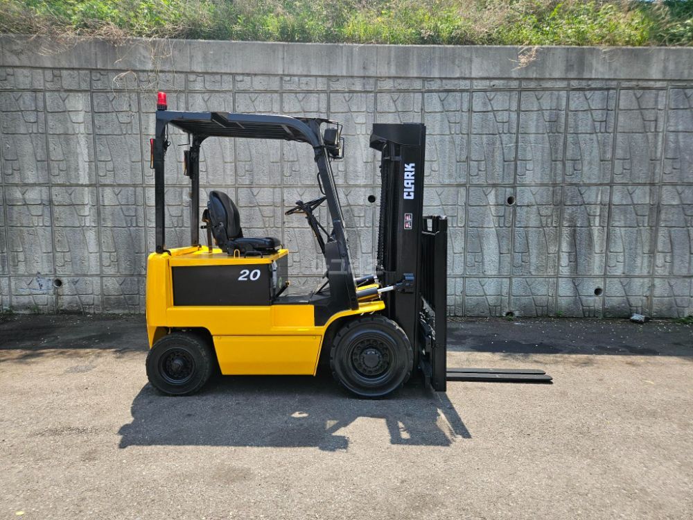 Clark Forklift 중고 FX203D 좌식형 2톤 3단 전동 (3단마스트, 사이드쉬프트) 뒤우측면