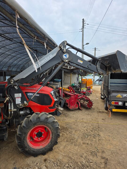 Daedong Tractor DK600 (58hp) 앞좌측면