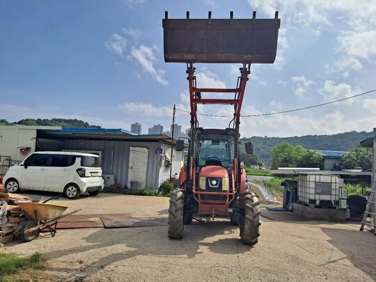 Daedong Tractor RX700 (70hp) 앞좌측면